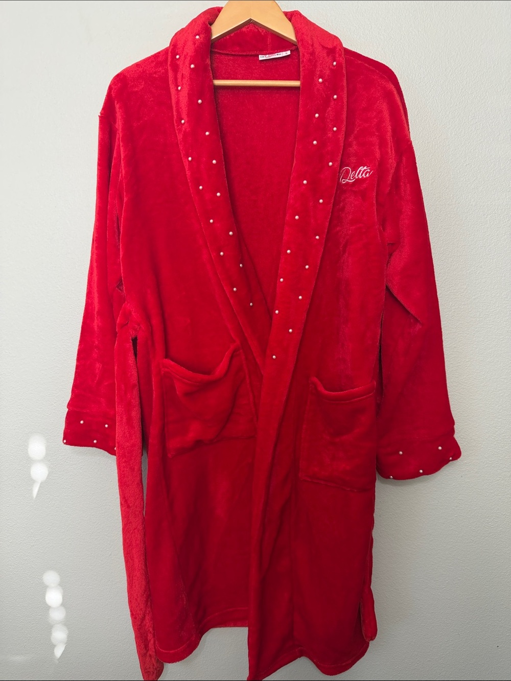 Delta Red Plush Robe Women’s Small Luxurious Soft Fly in Style